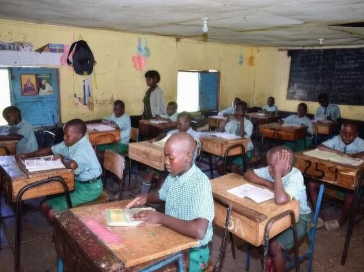Élèves dans une salle de classe à Boys Town Africa