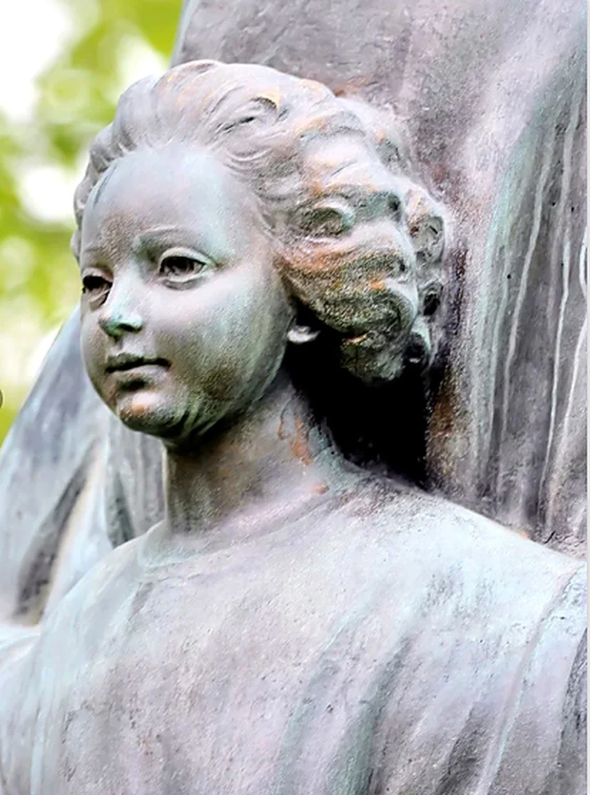Visages de la Vierge et de l’Enfant Jésus vus de profil